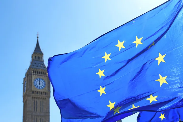 A flag held by a pro European Union campaigner in front of Big Ben in Westminster in London, Wednesday, April 22, 2026. (AP Photo/Kirsty Wigglesworth)