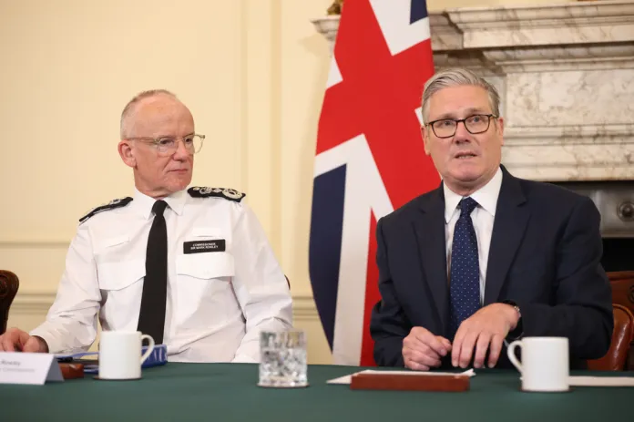 Starmer sits with police commissioner