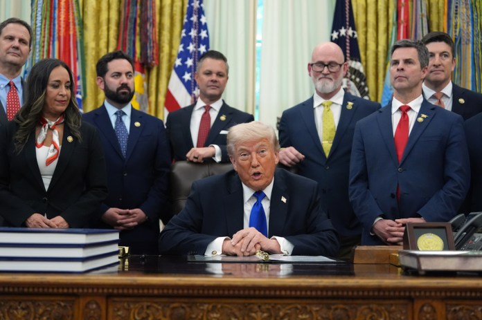 Trump signs executive order expanding retirement plan coverage for workers without access