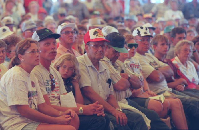 Hundreds of farm families gathered under at tent at FarmFest in Redwoods Falls to listen to a Orion Samuelson live broadcast of the Linder Farm Network Noon Hour Ag Jamboree in 1999. (Erry Holt / Star Tribune via Getty Images)