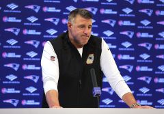 Mike Vrabel has failed as a leader of men