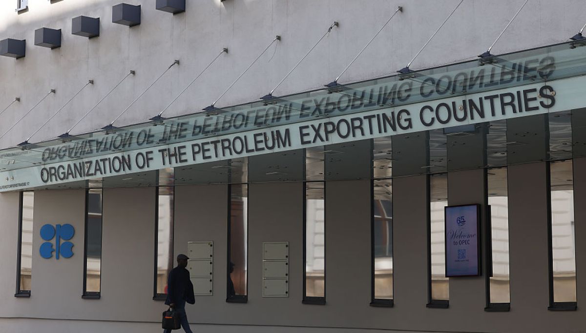 In abandoning OPEC for the free market, UAE sees Iran writing on the wall