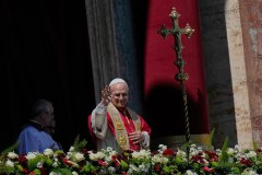 Pope Leo calls on those who ‘unleash wars’ to ‘choose peace’ in first Easter Mass
