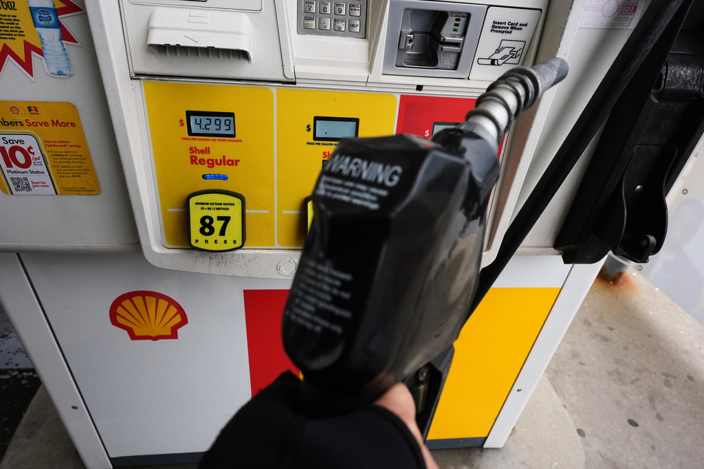 Gas prices: Fuel costs creep up again days away from Memorial Day weekend