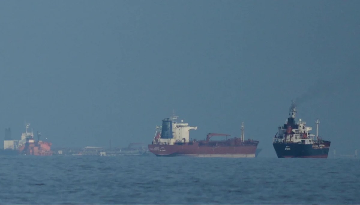 Brent crude tops $125 a barrel on Iran war worries, while world stocks retreat