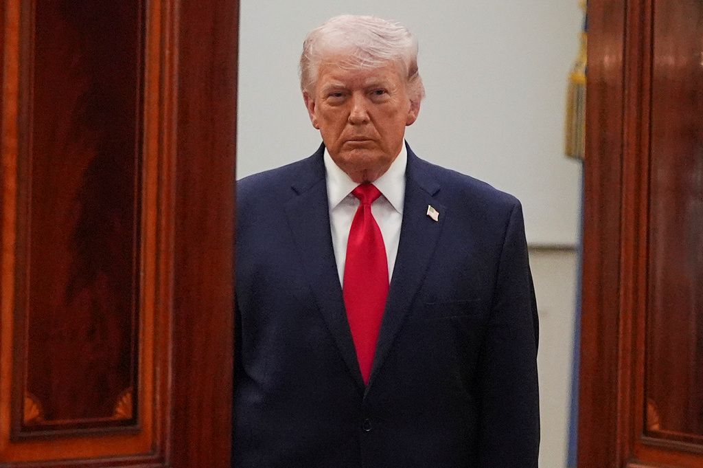 Pressure builds on Trump to find off-ramp on Iran war