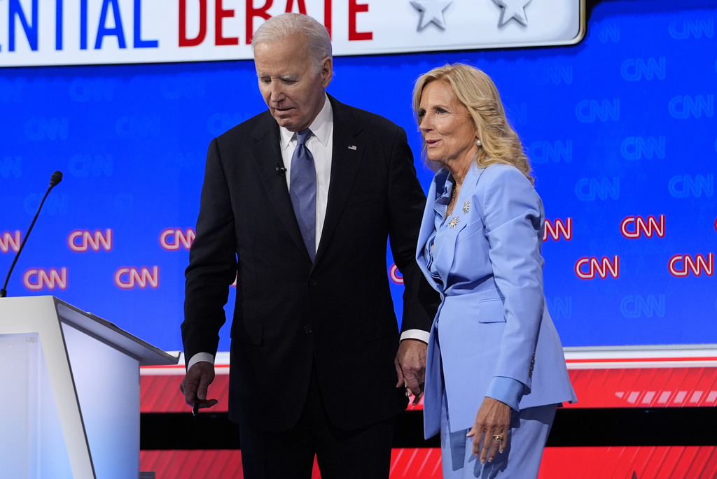 Democrats lash out at Bidens as former first lady relitigates the past: ‘They suck’