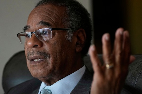 Mullin name-drops Emanuel Cleaver while blasting Democrats for DHS funding opposition