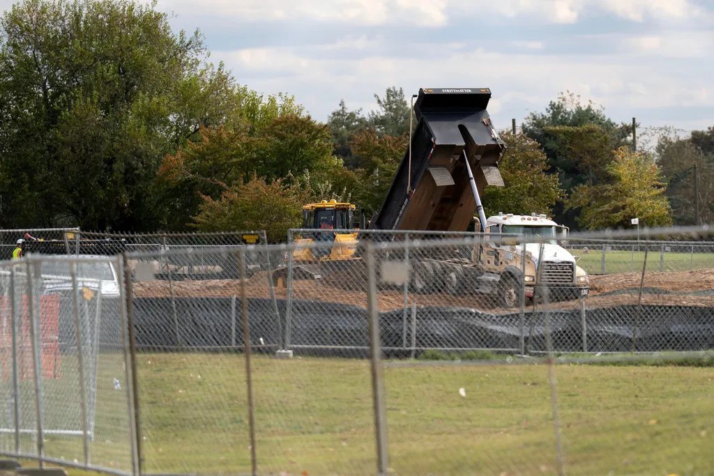 Raskin pushes for details about Potomac golf course renovation as cost estimate remains elusive