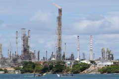 Exxon negotiating deal to pump oil in Venezuela after standoff with leaders