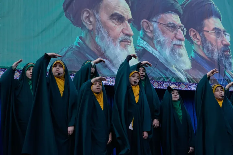 Children sing in front of portraits of ayatollahs