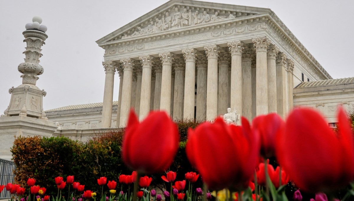 New headline: “Supreme Court Shuffles Maps for 2026 Election – Sparks Major Redistricting Battle Ahead”
