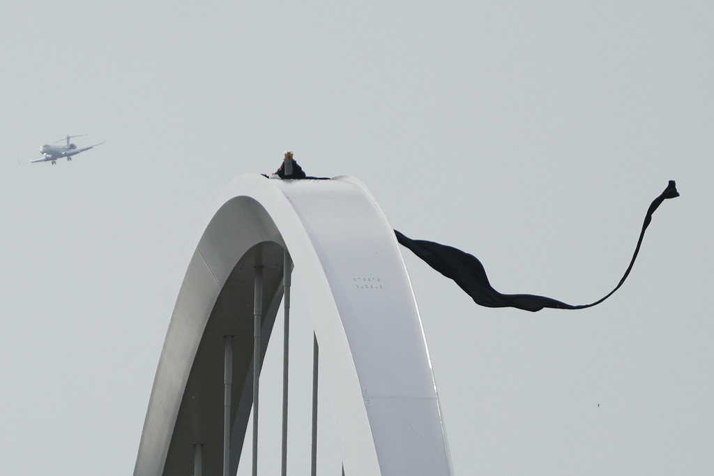 Frederick Douglass bridge protester climbs down after five days in the sky