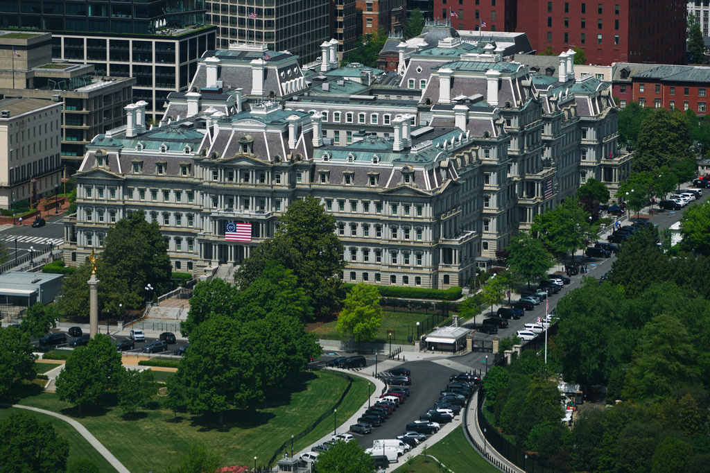 Panel seeks paint details before approving Trump’s plan for Eisenhower building