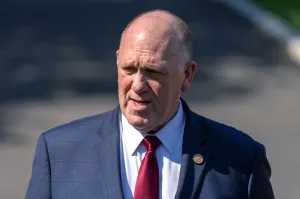 Kathy Hochul signals defiance as Tom Homan threatens New York with ICE surge