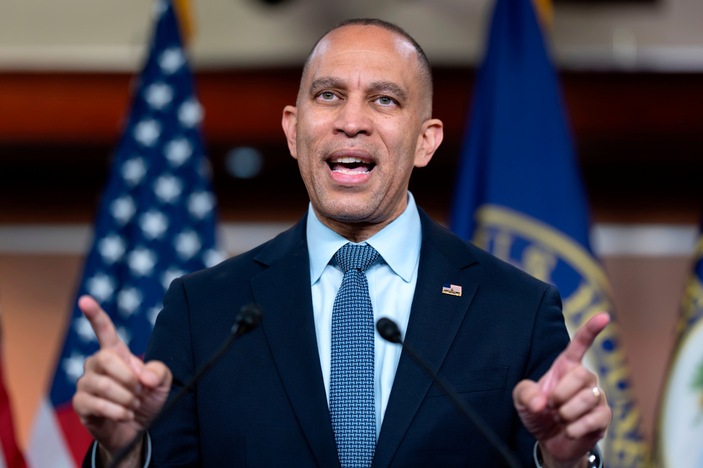 Jeffries backs New York redistricting proposal: ‘The Empire State will strike back’
