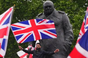 London police arrest dozens during right-wing and pro-Palestinian protests