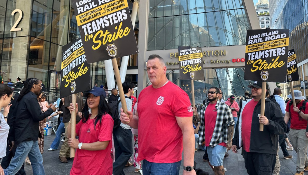 New Yorkers slammed by nightmare Monday morning commute thanks to LIRR strike