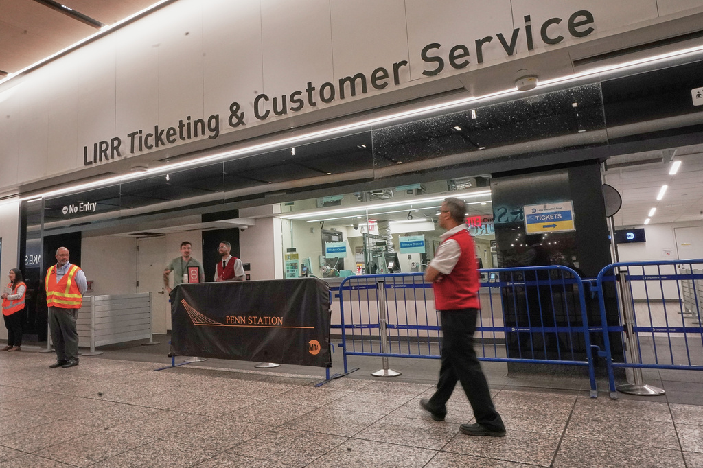 Fire at Penn Station injures five and disrupts Amtrak and LIRR service