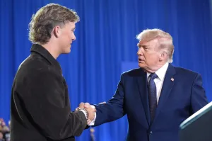Trump ties himself to Giants quarterback Jaxson Dart during New York swing