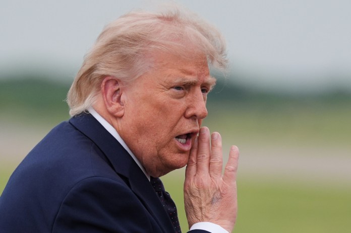 Trump holds conference call with Gulf leaders as pressure mounts