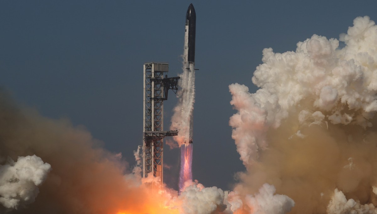 SpaceX launches extra powerful Super Heavy-Starship test flight as company races toward IPO