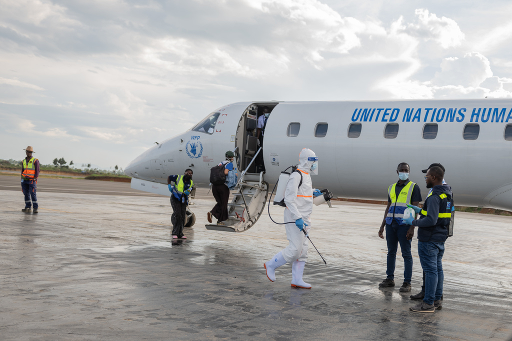 WHO reports five recoveries from rare Ebola strain