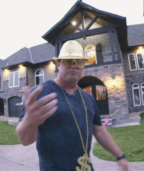 Blackman wearing a dollar-sign gold chain necklace. (Courtesy of the U.S. Justice Department)