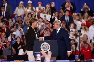 Giants quarterback Jaxson Dart slammed for introducing Trump — if only he had beaten his girlfriend