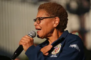 Karen Bass fires back at Spencer Pratt’s ‘violent’ AI campaign ads