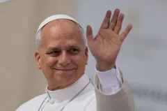 Pope Leo does ‘6-7’ trend for kids at the Vatican