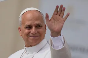 Pope Leo does ‘6-7’ trend for children at the Vatican