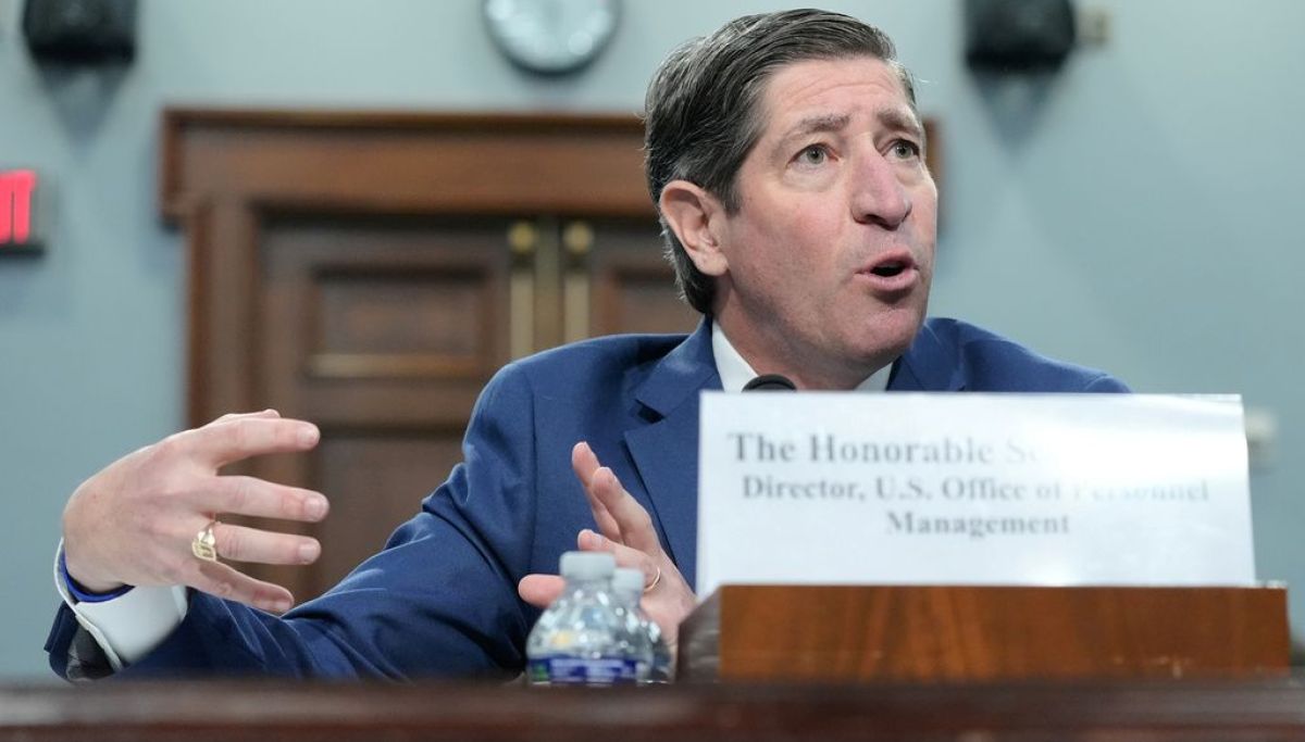 “White House Cracks Down on Leaks with NDAs for Federal Workers”