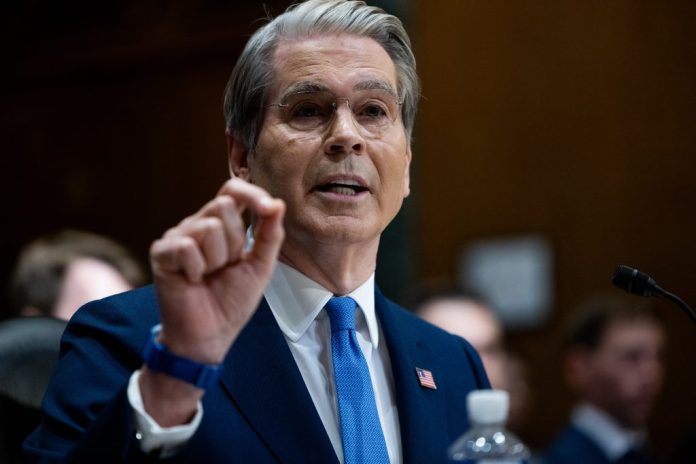 Bessent confronts Ron Wyden at hearing with accusations his son met with Jeffrey Epstein Bessent confronts Ron Wyden at hearing with accusations his son met with Jeffrey Epstein