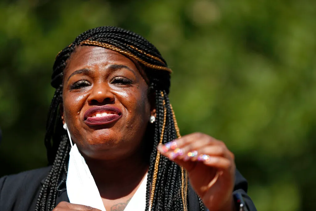 Socialists see success by abandoning anti-Trump messaging for anti-establishment strategy