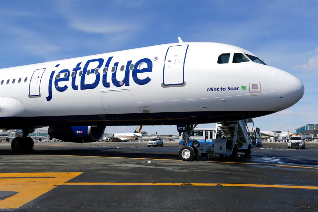 FAA investigating JetBlue pilot complaint about drone collision