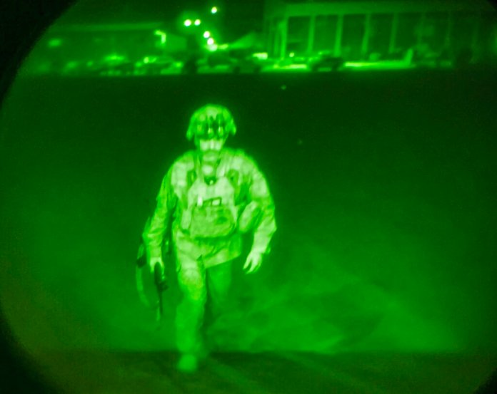 Gen. Chris Donahue boards final C-17 departing Afghanistan, Aug. 30, 2021