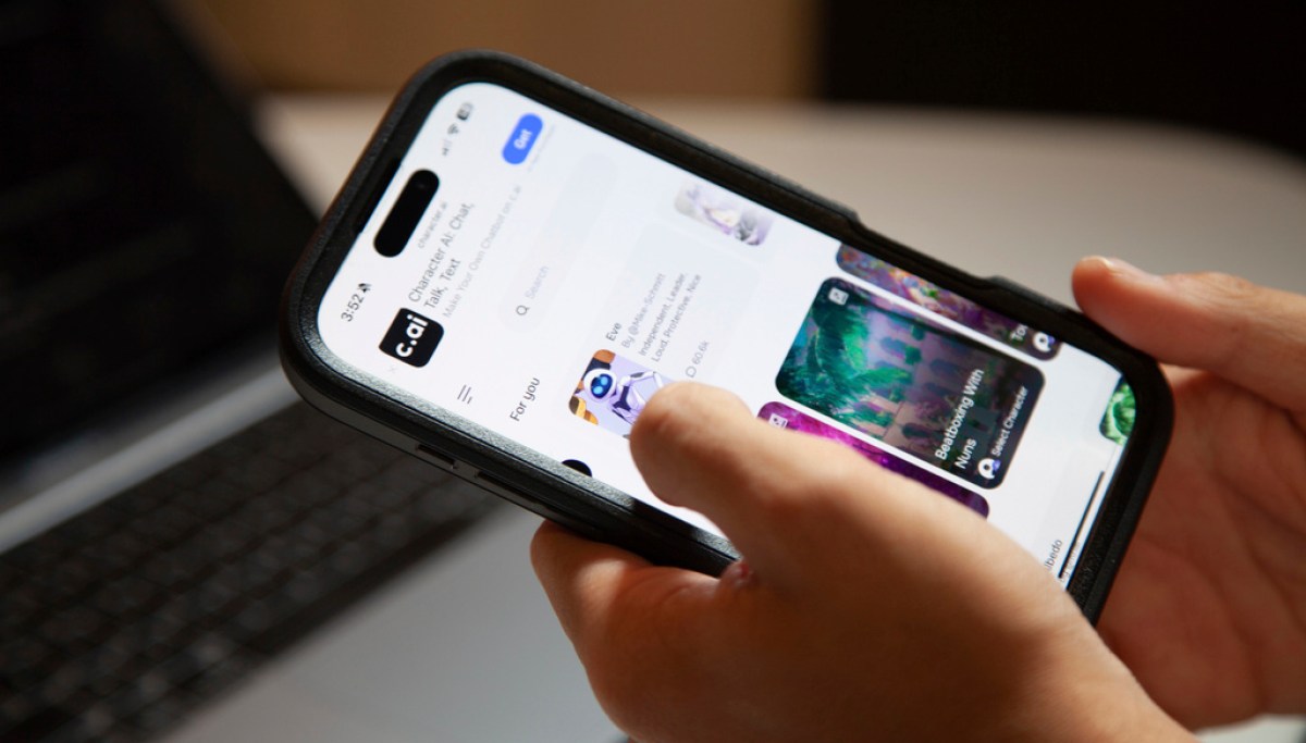 Senators unveil bipartisan bill to safeguard children from AI chatbots