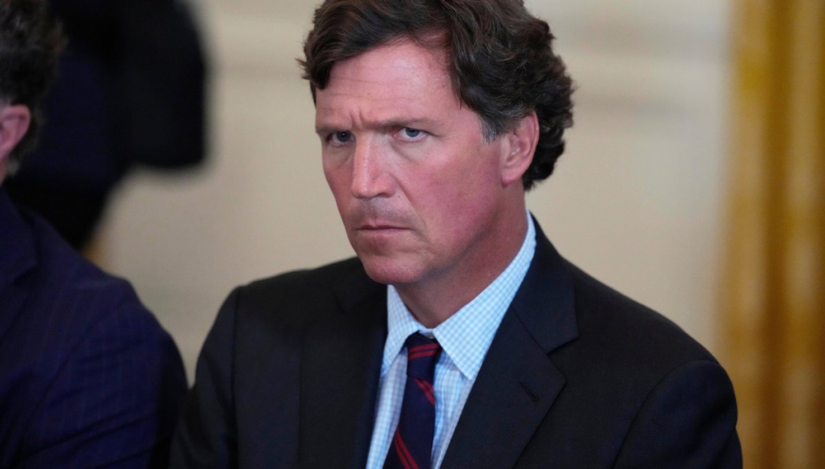 Poll shows Tucker Carlson losing his grip on GOP as conservative Ukraine supporters take on pro-Russia voices