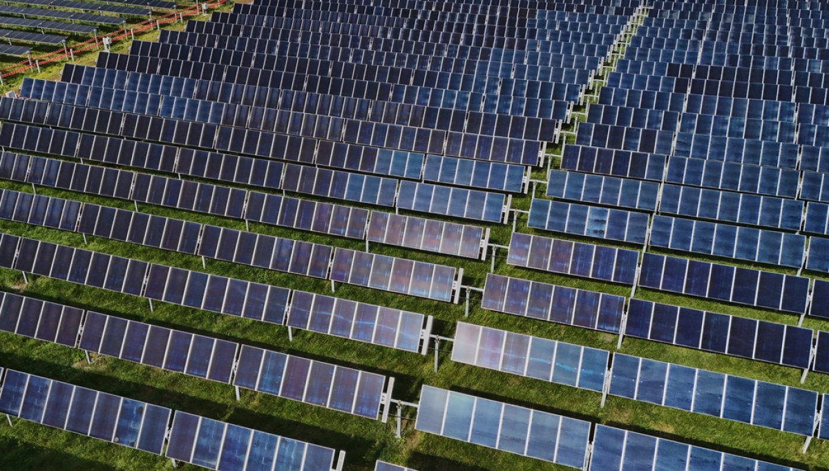 Solar energy production overtakes coal despite regulation changes