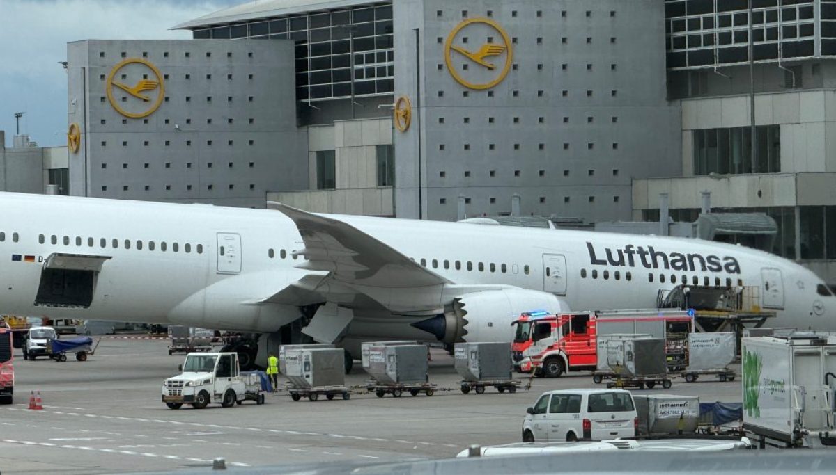Cover image for Lufthansa employees injured in a Boeing nose gear incident at Frankfurt airport
