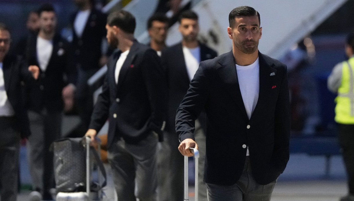 Iran's soccer team leaves for World Cup as some officials still await US visas