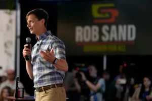 Iowa Democratic governor hopeful open to independent appointee if Grassley vacates