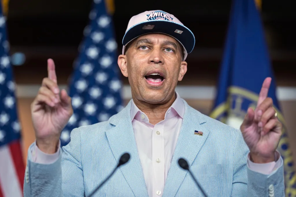 Jeffries slams Trump for bringing ‘MAGA circus’ into town for Knicks game