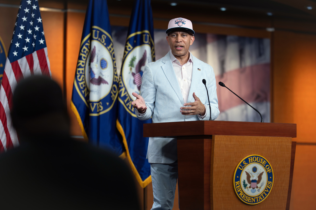 Jeffries won’t support spy powers extension unless Trump fires Bill Pulte