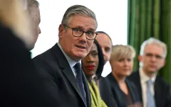 Starmer announces social media ban for UK children under 16