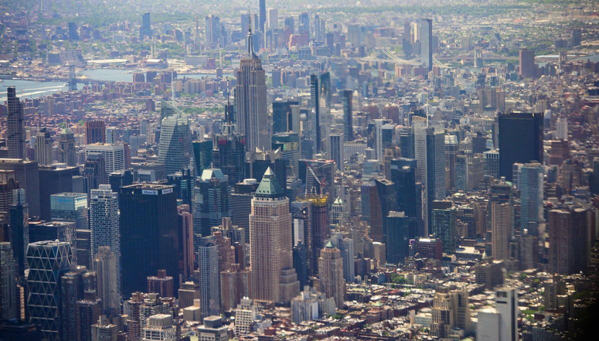 Partial collapse of towering Manhattan building spurs downtown evacuation