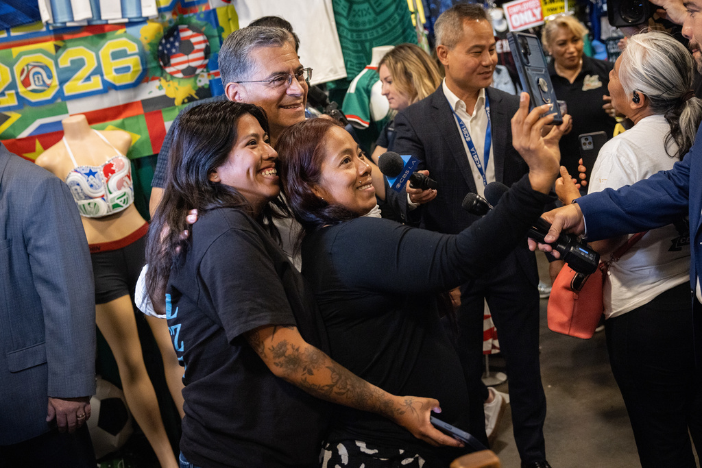 Newsom and Becerra mocked for Mexican restaurant photo op