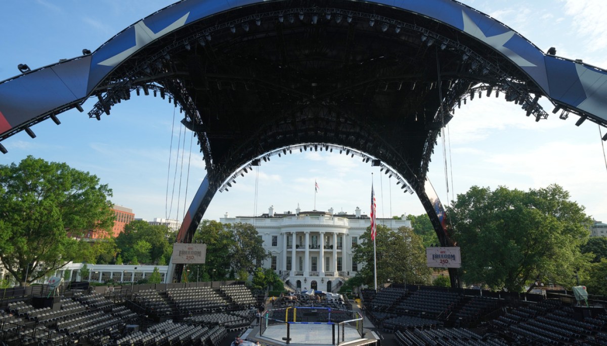 Golden ticket: Trump's allies in Congress get coveted seats at White House cage fight