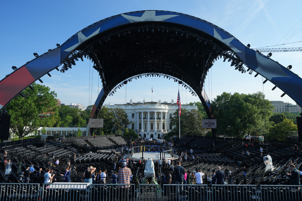 Parts of Trump’s UFC fight on the White House lawn have precedent — with one exception